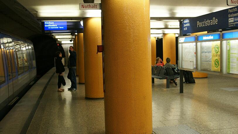 Der Bahnsteig an der Poccistraße ist rauchfrei geblieben. (Archivbild)