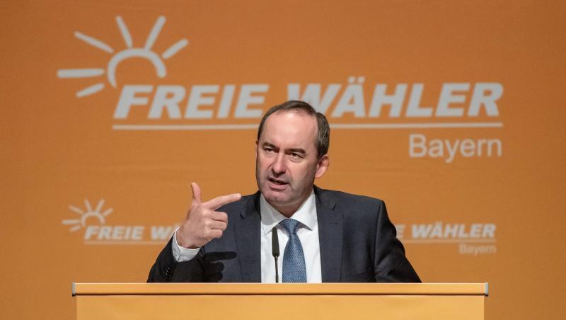 Hubert Aiwanger, Landesvorstand der Freien Wähler und Wirtschaftsminister von Bayern, spricht bei der Landesversammlung. Foto: Armin Weigel Hubert Aiwanger, Landesvorstand der Freien Wähler und Wirtschaftsminister von Bayern, spricht bei der Landesversammlung. Foto: Armin Weigel
