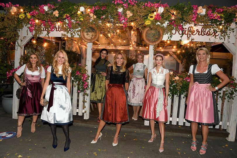 Alessandra Geissel, Nadja Anna Fürstin Schaumburg-Lippe, Jeanette Graf, Sandra Abt ( "Alpenherz") , Carolin Henseler, Darya Strelnikova und Maria Höfl-Riesch beim Dirndl-Dinner.