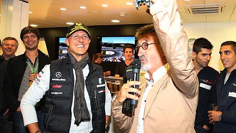 Michael Schumacher (l.) und Eddie Jordan im Jahr 2011.