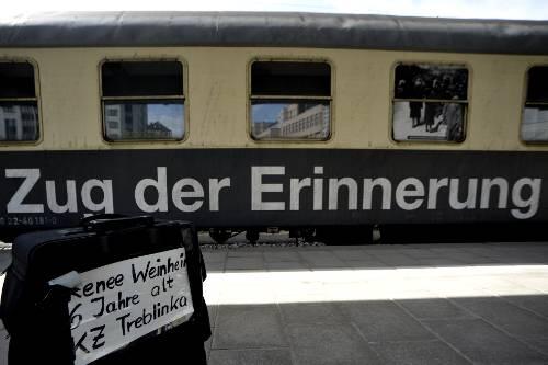Der &bdquo;Zug der Erinnerung&ldquo; auf Gleis 35 am Hauptbahnhof.