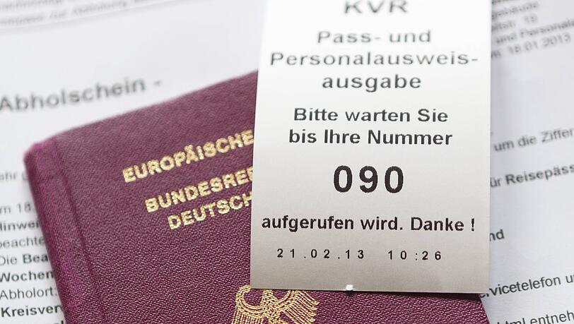 Das Beantragen des Reisepasses könnte zum Beispiel teurer werden. Das Beantragen des Reisepasses könnte zum Beispiel teurer werden.