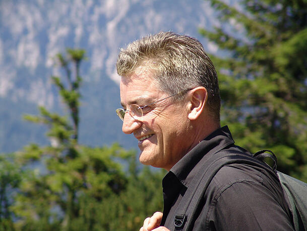 Franz Xaver Gernstl beim Aufstieg auf den 1567 Meter hohen Jochberg. Franz Xaver Gernstl beim Aufstieg auf den 1567 Meter hohen Jochberg.