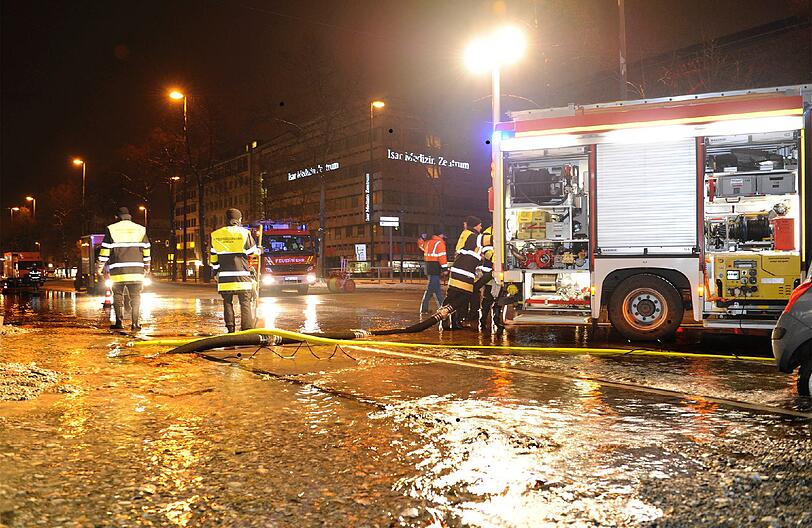 Die große Flut kam in der Nacht: Der Rohrbruch in der Sonnenstraße.