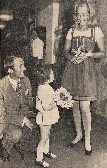 Fesch, die Mama: Werner Olk mit Frau Monika und Tochter Daniela (3). Repro: Feindt