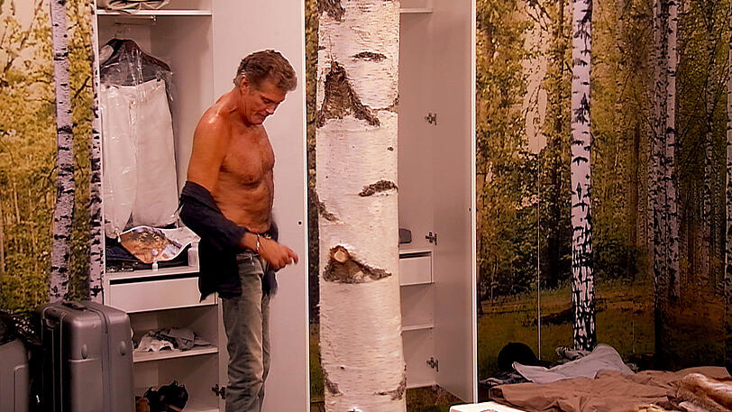 David Hasselhoff hat das "Promi Big Brother"-Haus nach vier Tagen verlassen. Seine besten Bilder aus dem Haus hier zum Durchklicken!