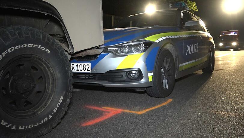 Nach einer langen Verfolgungsjagd konnte der Mann in seinem Land Rover endlich gestoppt werden. Nach einer langen Verfolgungsjagd konnte der Mann in seinem Land Rover endlich gestoppt werden.