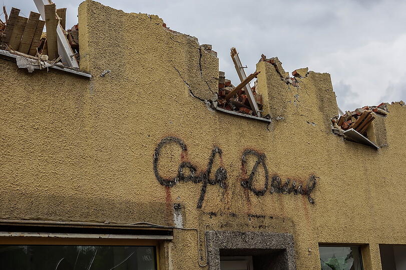 Trostlose Baustelle: Hier fallen die Mauern des alten Café-Deml-Hauses.