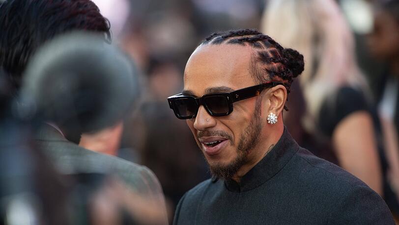 Auch er hat einen Kurzauftritt im Film: Lewis Hamilton bei der Europapremiere von „F1“ in London. Auch er hat einen Kurzauftritt im Film: Lewis Hamilton bei der Europapremiere von „F1“ in London.