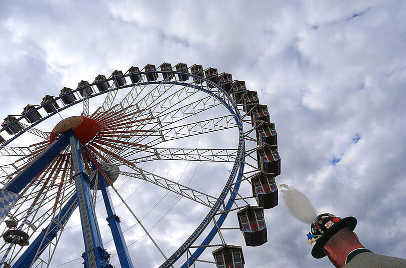 Für zahlreiche Wiesn-Besucher das Hightlight: Das Riesenrad mit Blick über ganz München.