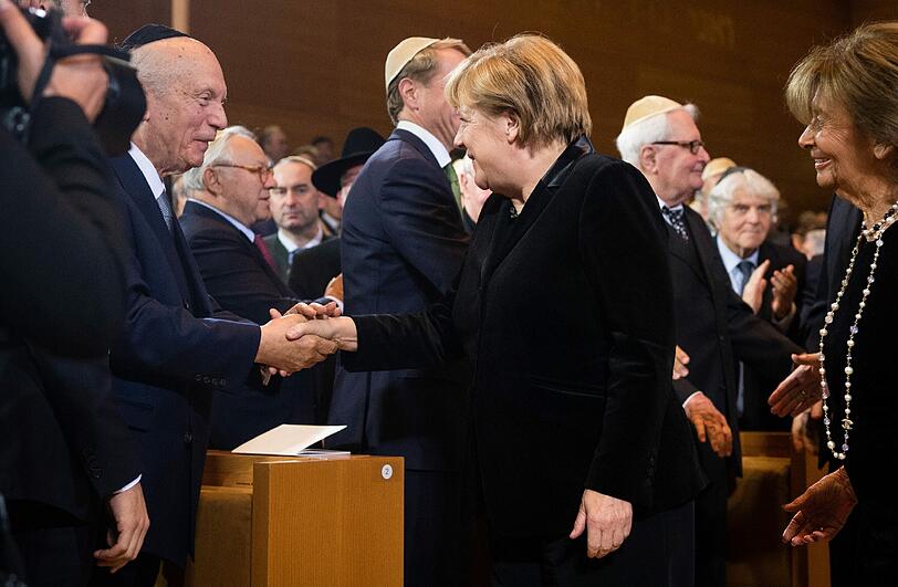 Angela Merkel bekam am Mittwoch die Ohel-Jakob-Medaille in Gold überreicht - die höchste Auszeichnung der israelitichen Kultusgemeinde.
