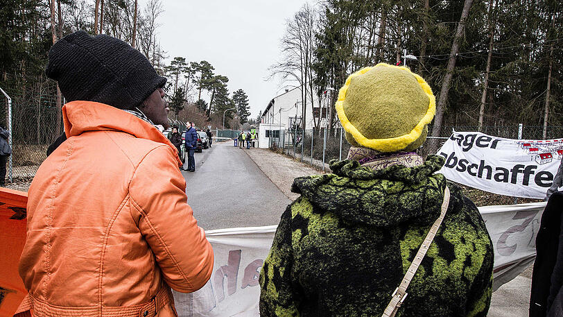 Die Flüchtlinge demonstrierten gegen das Vorgehen des Sicherheitspersonals. Die Bilder aus Fürstenfeldbruck.