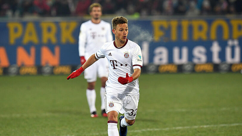 Joshua Kimmich spielt in den Planungen der Bayern-Bosse eine entscheidende Rolle.