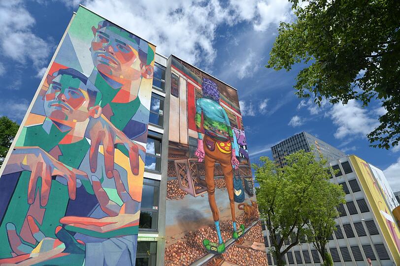 Diese großflächigen Graffitis zieren jetzt die Gebäude auf dem ehemaligen Siemens-Gelände.