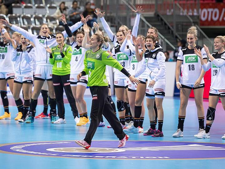 Erfolgsgarantin: DHB-Torfrau Dinah Eckerle wird als "Player of the Match" ausgezeichnet.