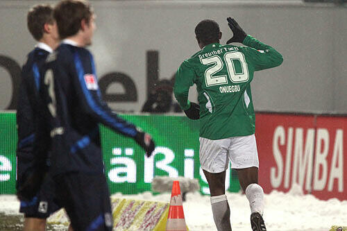 Und tschüs!  Kingsley Onuegbu feiert sein Tor zum 1:0.