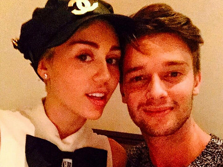 Miley Cyrus' Vater scheint sich an diesen Anblick schon gewöhnt zu haben