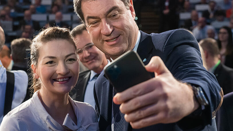 Judith Gerlach (CSU), bayerische Staatsministerin für Digitales, und Bayerns Ministerpräsident Markus Söder (CSU) machen ein Selfie. (Archivbild) Judith Gerlach (CSU), bayerische Staatsministerin für Digitales, und Bayerns Ministerpräsident Markus Söder (CSU) machen ein Selfie. (Archivbild)