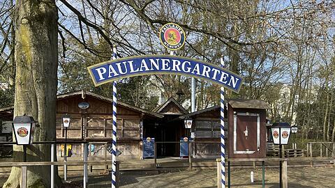 Der Eingang zum "Paulanergarten". Ein im Internet beliebtes Symbol für Lügengeschichten.