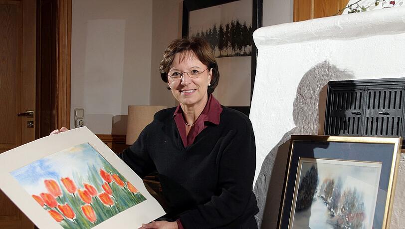 Sie hat die Kunst des Malens von der Pike auf gelernt, bevor sie in die Politik ging: Bayerns Europa-Ministerin Emilia Müller. Sie hat die Kunst des Malens von der Pike auf gelernt, bevor sie in die Politik ging: Bayerns Europa-Ministerin Emilia Müller.