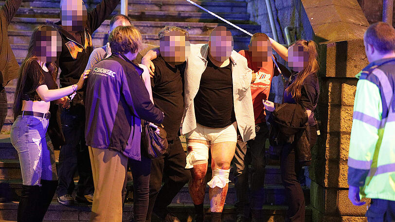 Mindestens 19 Tote nach Explosion bei Ariana-Grande-Konzert. Die ersten Bilder vom Ort des mutmaßlichen Terroranschlags.