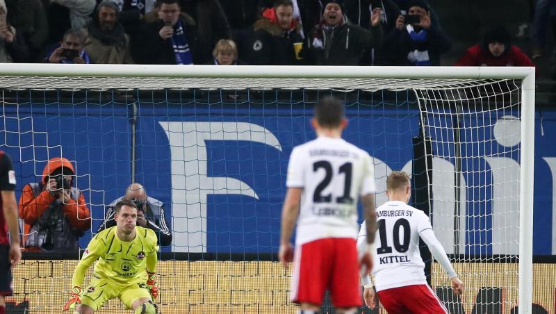 Hamburgs Sonny Kittel (r) trifft per Elfmeter zum 3:1 im Volksparkstadion. Foto: Christian Charisius/dpa Hamburgs Sonny Kittel (r) trifft per Elfmeter zum 3:1 im Volksparkstadion. Foto: Christian Charisius/dpa