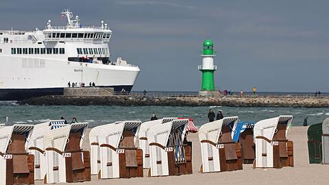 Am Ostseestrand: In der nächsten Woche können die Menschen im Norden auf besonders viel Sonne hoffen.