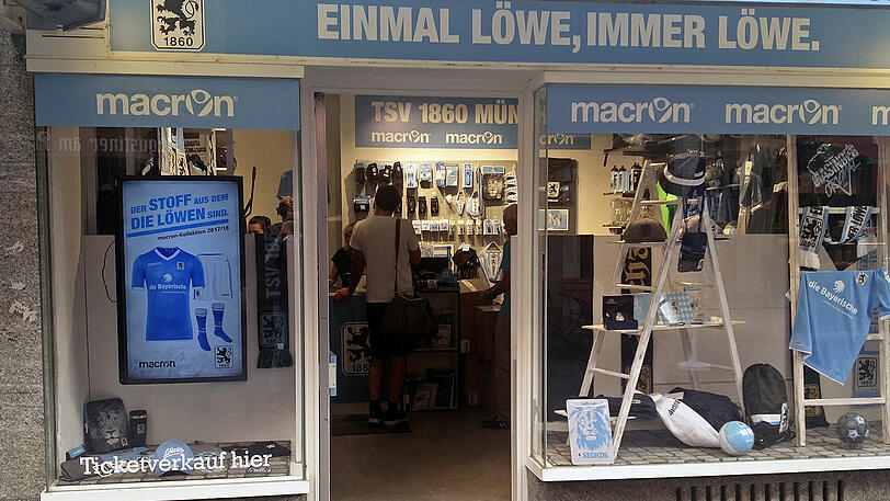 Wenig Andrang im Fanshop an der Orlando Straße.