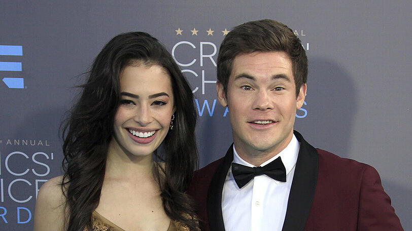 Adam DeVine und seine bessere sowie inzwischen verlobte Hälfte, Chloe Bridges