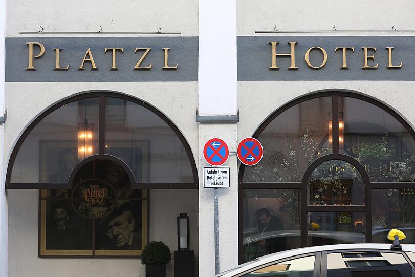 Ein bisserl neuer: Arkaden vom Platzl-Hotel, erbaut 1988.
