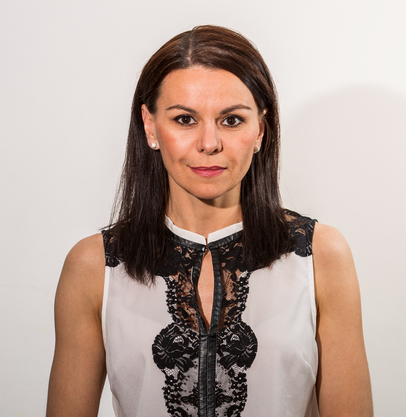 "Die richtige und regelmäßige Hautpflege ist ein wichtiger Baustein für eine strahlende und glatte Haut in jedem Alter.", sagt Beauty-Expertin Katarina Holecek "Die richtige und regelmäßige Hautpflege ist ein wichtiger Baustein für eine strahlende und glatte Haut in jedem Alter.", sagt Beauty-Expertin Katarina Holecek