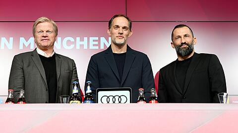 Da war die FC-Bayern-Welt noch in Ordnung: Oliver Kahn (l) und Hasan Salihamidzic (r) präsentierten Ende März Thomas Tuchel als neuen Cheftrainer.