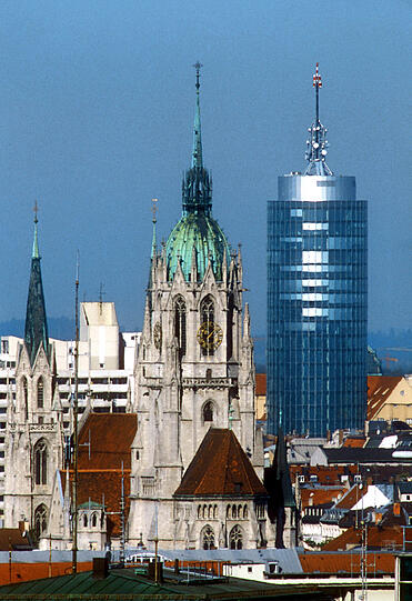 Die Paulskirche und der Central Tower.