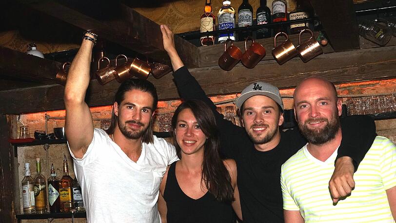 Die Betreiber der Schorsch Bar: Bene Mayr, Mitja Lafere und Sebastian Erlenmaier (v.l.) mit Nadja van Mark. Die Betreiber der Schorsch Bar: Bene Mayr, Mitja Lafere und Sebastian Erlenmaier (v.l.) mit Nadja van Mark.