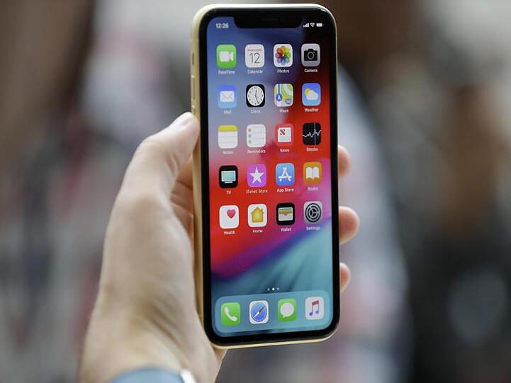 Das iPhone XR hat das Design des Top-Modells XS, ist aber deutlich günstiger.