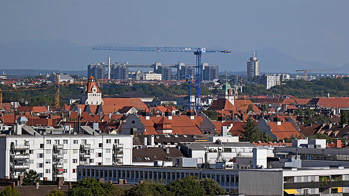 Wie hoch darf/soll in München zukünftig gebaut werden? Ein grundsätzlicher Hochhaus-Entscheid wie 2004 gilt inzwischen als rechtlich nicht mehr möglich. (Archivbild)