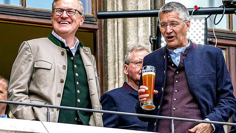 Ist optimistisch, dass die Verlängerung klappt: Bayern-CEO Jan-Christian Dreesen, hier mit Präsident Herbert Hainer. Ist optimistisch, dass die Verlängerung klappt: Bayern-CEO Jan-Christian Dreesen, hier mit Präsident Herbert Hainer.