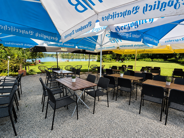 Im Biergartenbereich gibt es genügend Schatten. Den Staffelsee hat man von hier aus gut im Blick. Im Biergartenbereich gibt es genügend Schatten. Den Staffelsee hat man von hier aus gut im Blick.