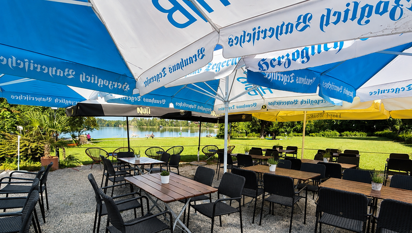 Im Biergartenbereich gibt es genügend Schatten. Den Staffelsee hat man von hier aus gut im Blick. Im Biergartenbereich gibt es genügend Schatten. Den Staffelsee hat man von hier aus gut im Blick.