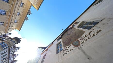 Top-Lage in der M&uuml;nchner Altstadt: Zerwirkgew&ouml;lbe (rechts), Scholastikahaus (oben) und der Altbau der Sparkasse harmonisch nebeneinander.