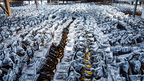10.000 Fahrräder von OBike stehen in der Lagerhalle in Barsbüttel (Schleswig-Holstein).
