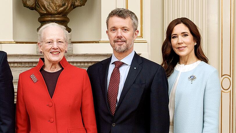 Königin Margrethe mit ihrem Sohn König Frederik und Königin Mary Königin Margrethe mit ihrem Sohn König Frederik und Königin Mary