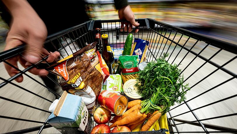 GLP-1-Medikamente helfen beim Abnehmen, indem sie den Appetit zügeln und das Sättigungsgefühl steigern. Wird nun weniger eingekauft? (Symbolbild) GLP-1-Medikamente helfen beim Abnehmen, indem sie den Appetit zügeln und das Sättigungsgefühl steigern. Wird nun weniger eingekauft? (Symbolbild)