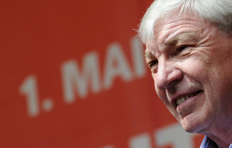 Der DGB-Vorsitzende Michael Sommer spricht auf dem Marienplatz bei der zentralen Kundgebung des DGB.