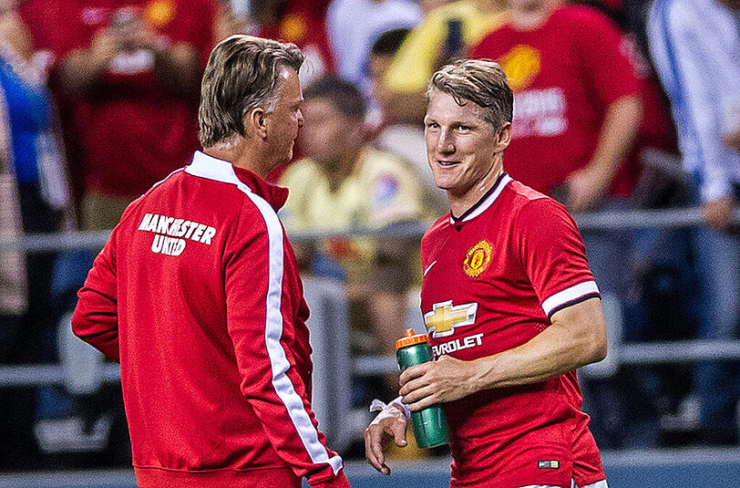 Trainer Louis van Gaal will mit Bastian Schweinsteiger Manchester United wieder zum Titel führen.