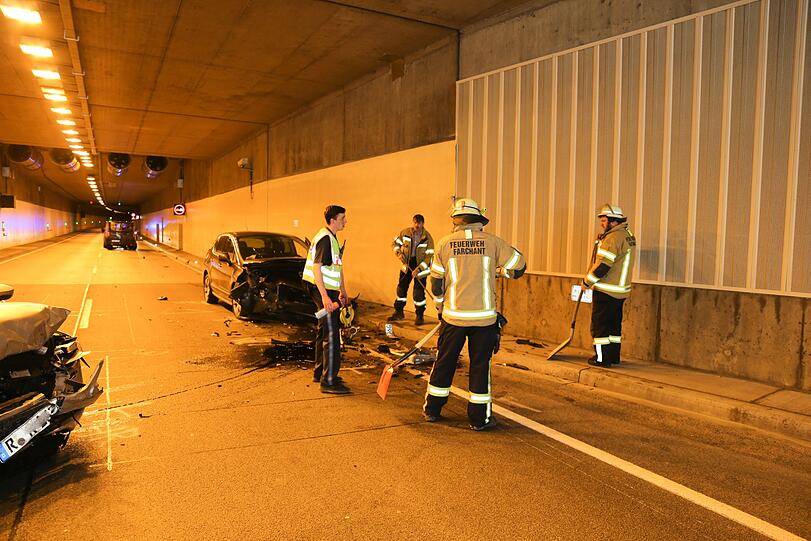 Die Bilder vom schweren Unfall im Farchanter Tunnel auf der B2.