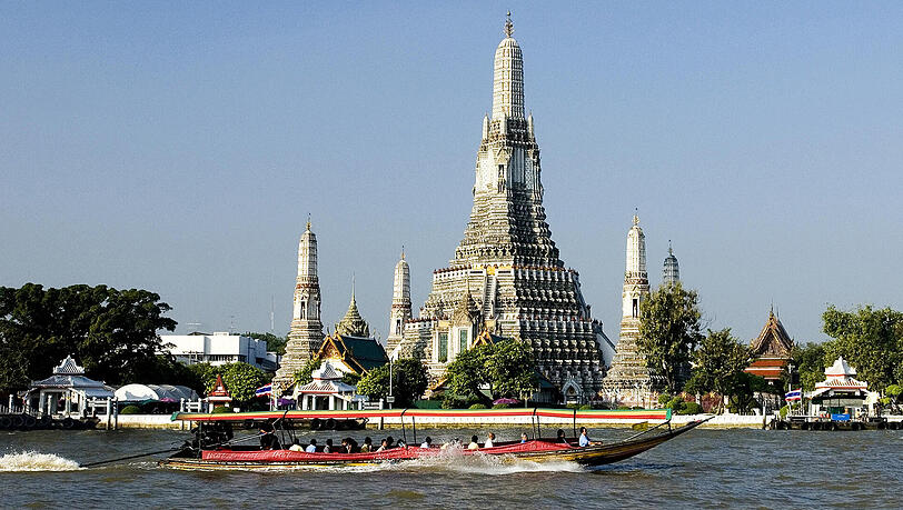 Wat Arun ist einer der bekanntesten Tempel Bangkoks - und sollte bei einem Kurzbesuch der Stadt auf der Besichtigungsliste stehen Wat Arun ist einer der bekanntesten Tempel Bangkoks - und sollte bei einem Kurzbesuch der Stadt auf der Besichtigungsliste stehen
