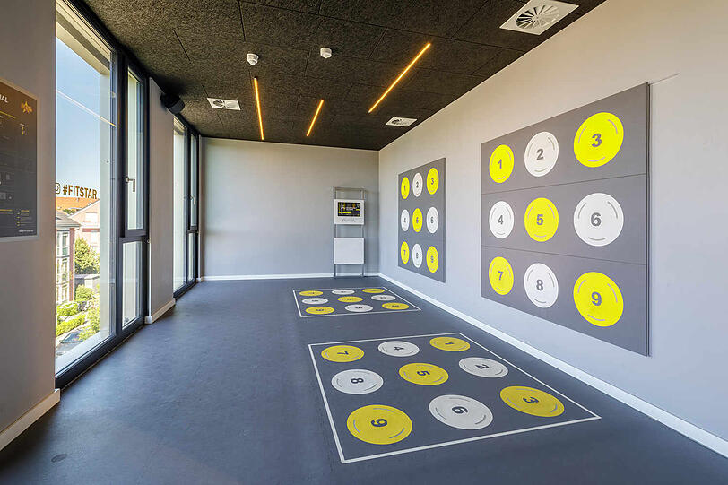Für Spaß und Abwechslung sorgt das innovative Fitness-Spielzimmer PRAMA, in dem man sich in Sachen Schnelligkeit, Koordination und Ausdauer mit seinen Trainingsbuddys battlen kann.