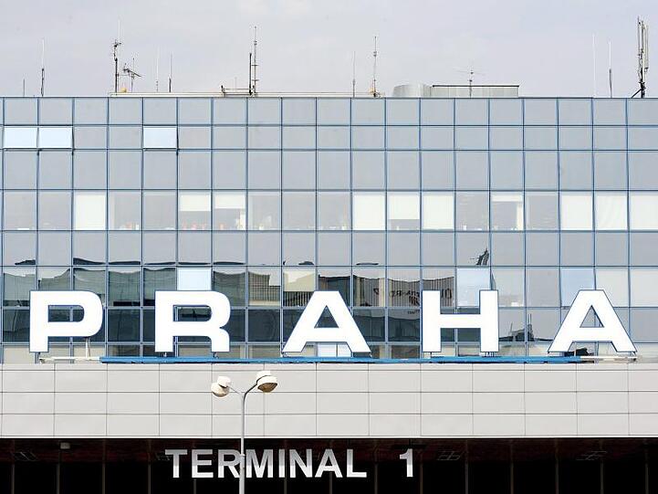 Das Terminal 1 des Prager Flughafens. Foto: epa Filip Singer/epa/dpa/Archivbild