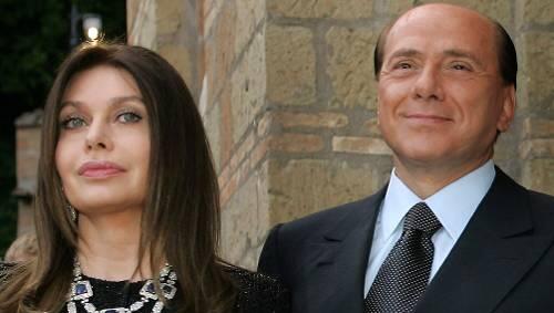 Es kriselt mal wieder in der Ehe Berlusconi: Der Ministerpräsident mit seiner Frau Veronica Lario. Es kriselt mal wieder in der Ehe Berlusconi: Der Ministerpräsident mit seiner Frau Veronica Lario.